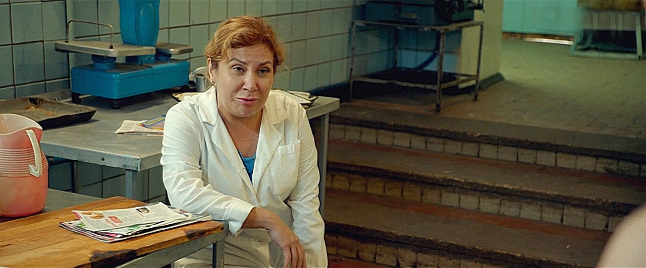 Yalangoch va buzuq Norman ayollar fotosuratlari Yosh shahvoniy qiz kamera oldiga tushadi