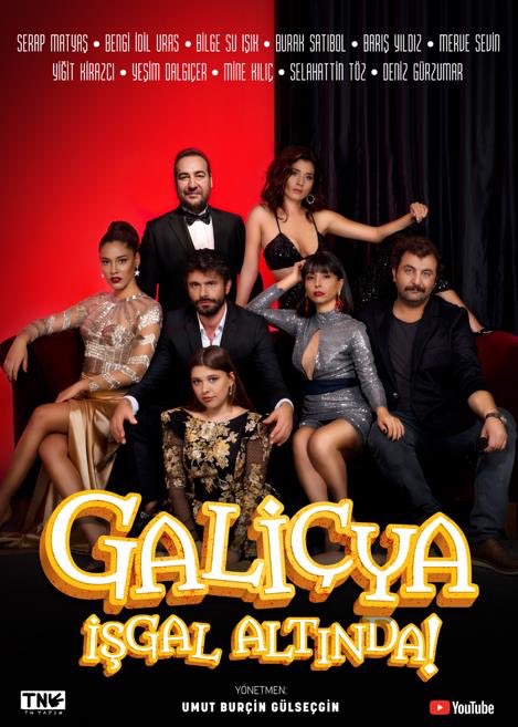 Men qalin qolimni butunlay uning tor qiniga surdim. Ikki jinsiy azosi bolgan ayol bilan jinsiy aloqa