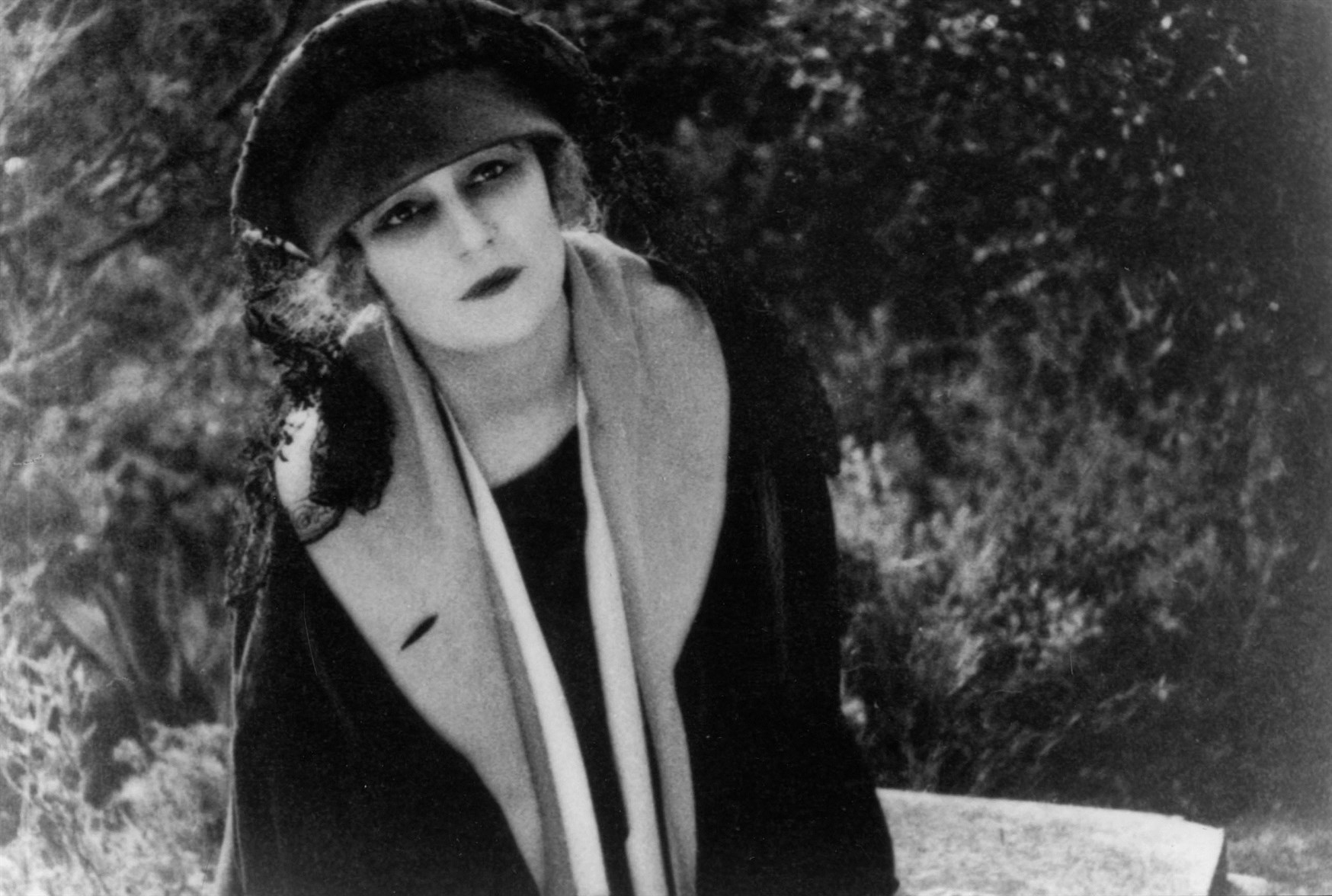 Ève Francis - Age, Wiki, Bio, Trivia, Photos