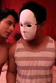 Қыз камераға түседі