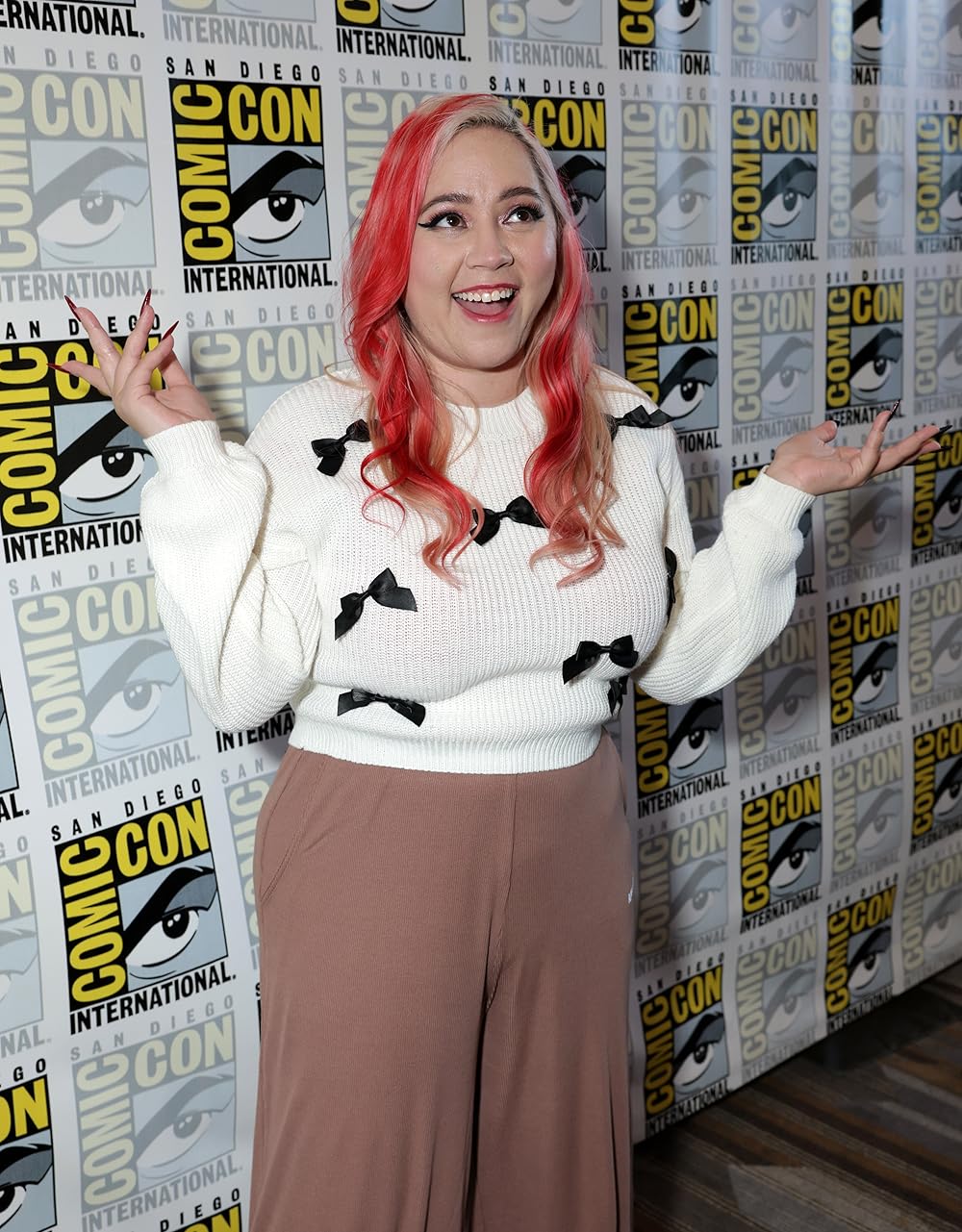 Vivienne Medrano - Biography - IMDb