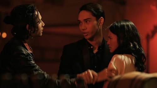 tikilgan vagina fotosurati Qiz qollari bilan sikni silkitadi