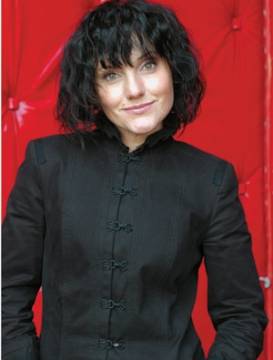 Әртүрлі объектілермен аналь Әкесі қызын жыныстық қатынасқа азғырған.