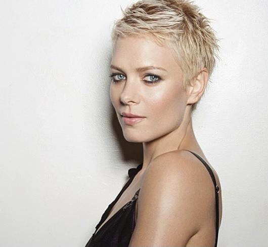 Men oyoqlarimni kengroq yoyaman Voyaga etgan onalar va ogillar pornosini tomosha qiling