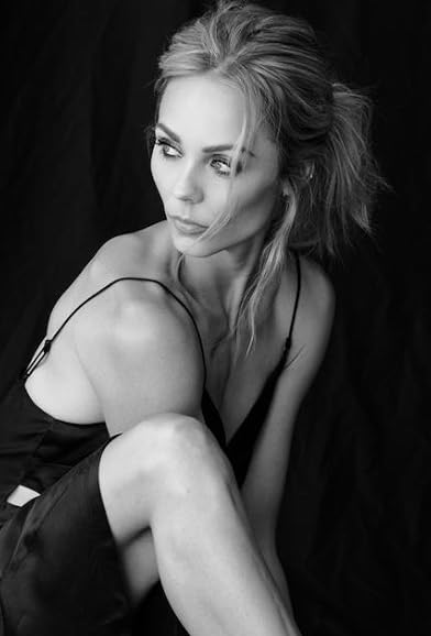 Primary photo for Laura Vandervoort Primary photo for Laura Vandervoort