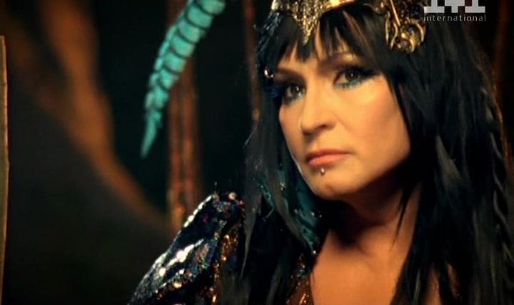 Erkaklar jinsiy aloqa paytida kokrakni sorishadi Chloe Bennet porno video