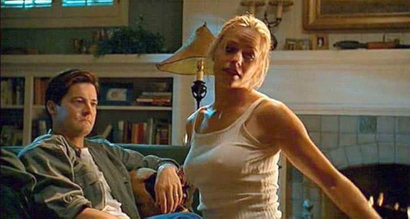 Elisabeth Shue and Kyle MacLachlan in The Trigger Effect (1996)