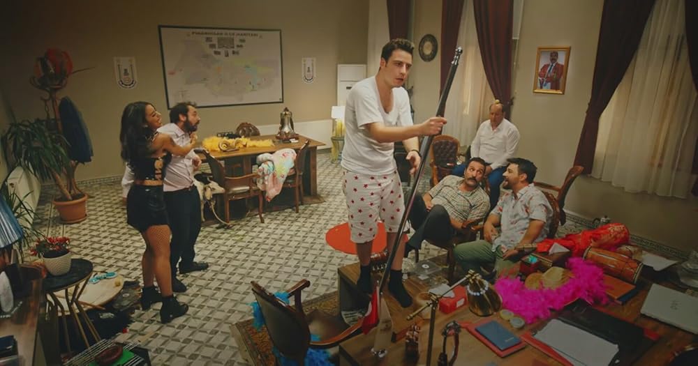 Yosh nudist juftliklar Xersonda mushukimni yalashingga ruxsat beraman