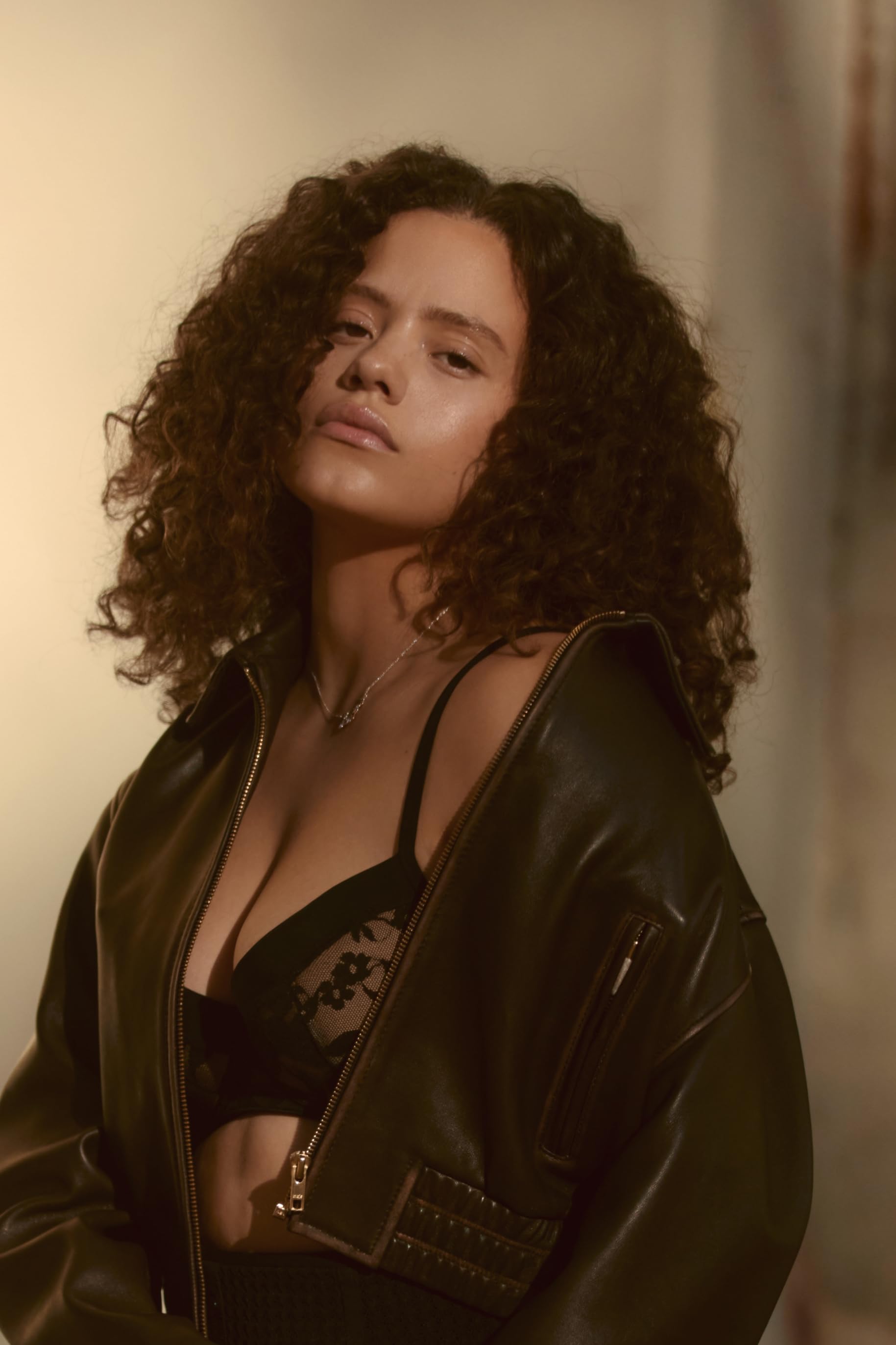 Charmed телехикаясының жалаңаш кейіпкерлері Charmed телехикаясының жалаңаш кейіпкерлері