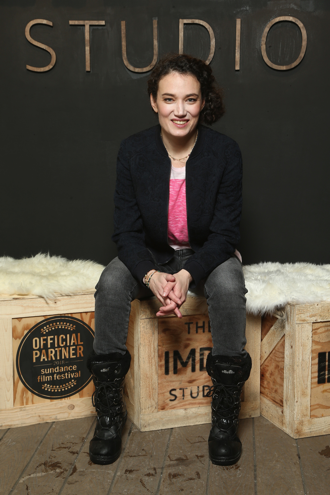 корали ревель. корали фаржеа {coralie fargeat} режиссер. корали чинь тхи. корали клеман французская певица. выжившая фильм 2017 анна ингрид лутс.