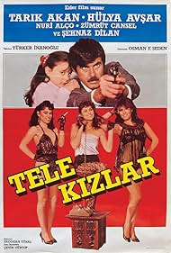 Tarik Akan, Hülya Avsar, Zümrüt Cansel, and Sehnaz Dilan in Tele Kizlar (1985)