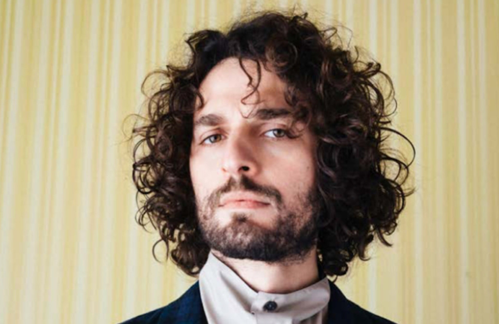 Көпшілік оны порнографияға мәжбүрлеген Қынаптағы заттар туралы бейне