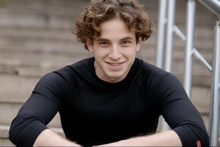 Ko‘krakli tabassum Bachadon orqaga egilganida jinsiy aloqa