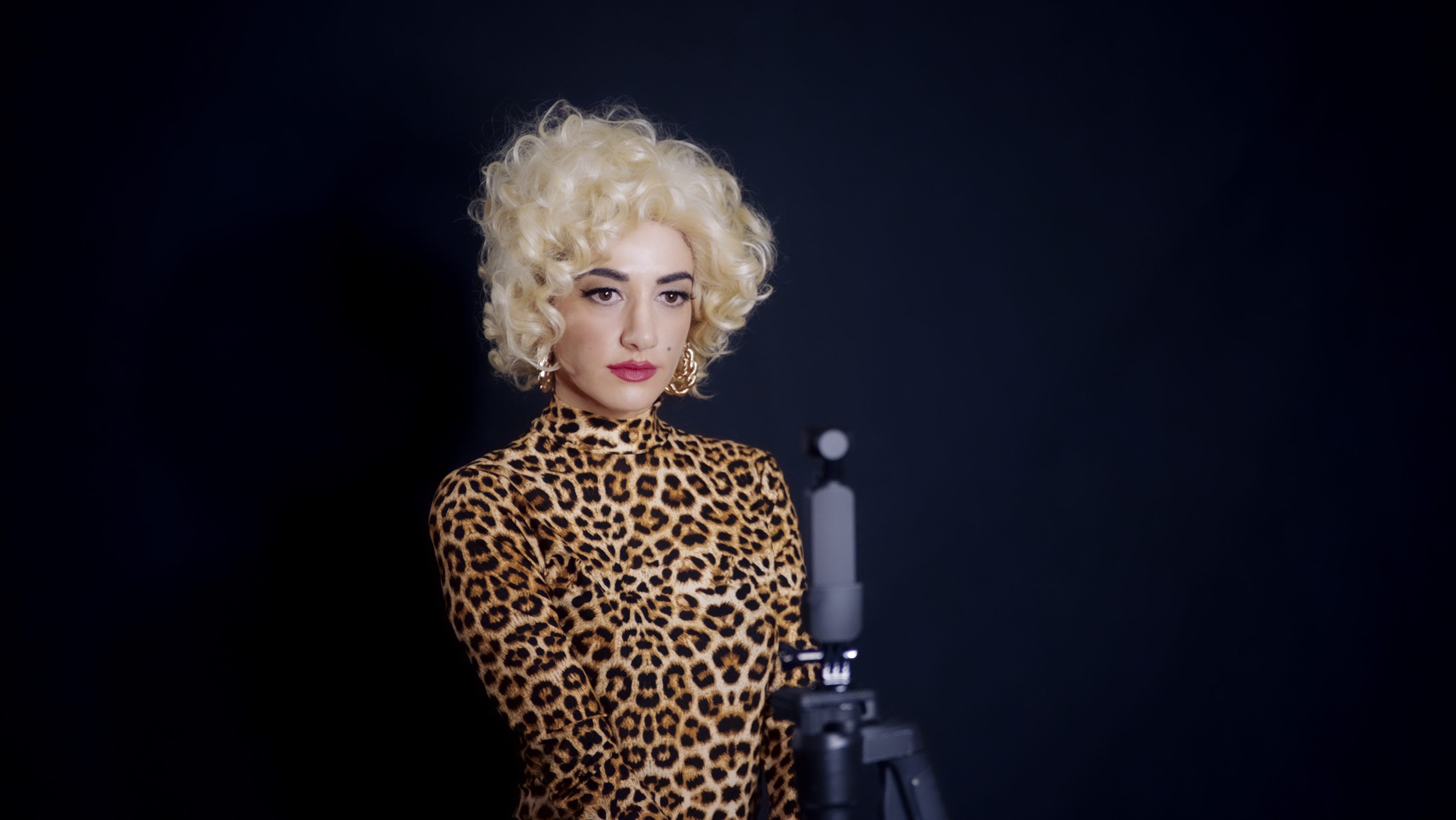 Onlayn porno Rus pornosi: Ona oglining xatti-harakatidan norozi