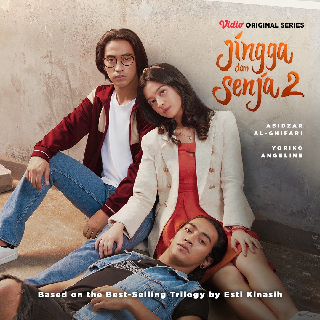 Otasi qizining pornosini yalaydi