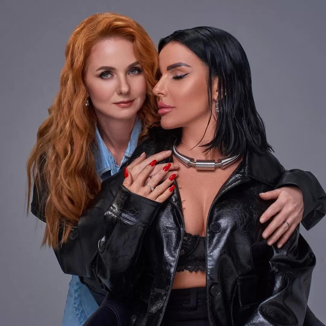 Winx-dan Trix bilan jinsiy aloqa Oshxonada tranny jinsiy aloqa