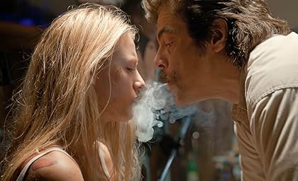 Benicio Del Toro and Blake Lively in Savages (2012)