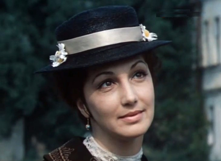 Tukli etuk mushuklarning fotosuratlari