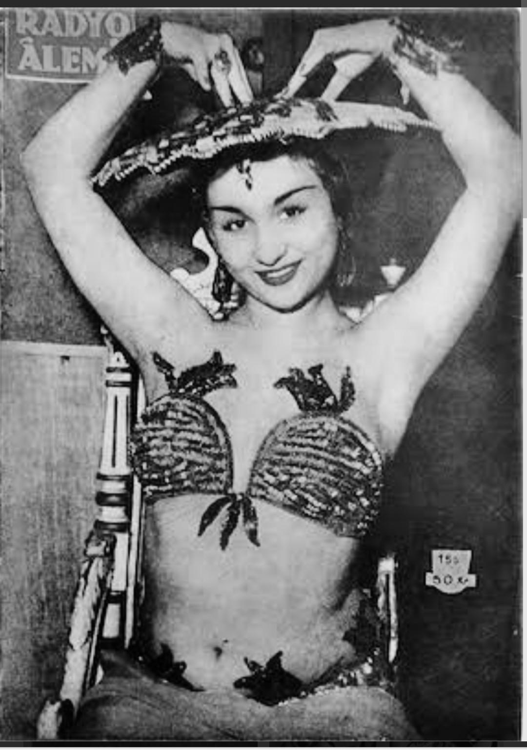 Men tugatdim-da, hidlanib o‘tirdim.