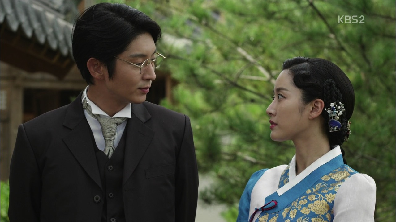 Poster Gunman in Joseon menampilkan Lee Joon-gi dengan senjata api