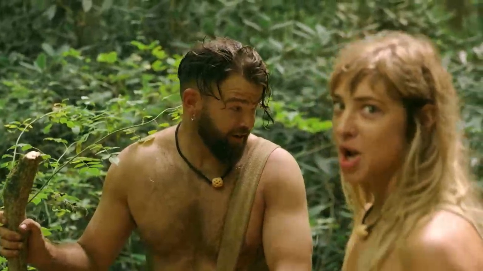 Орыс порносы: Күзетші өз бастығының әйелін былғады. Үлкен қара есек бейне