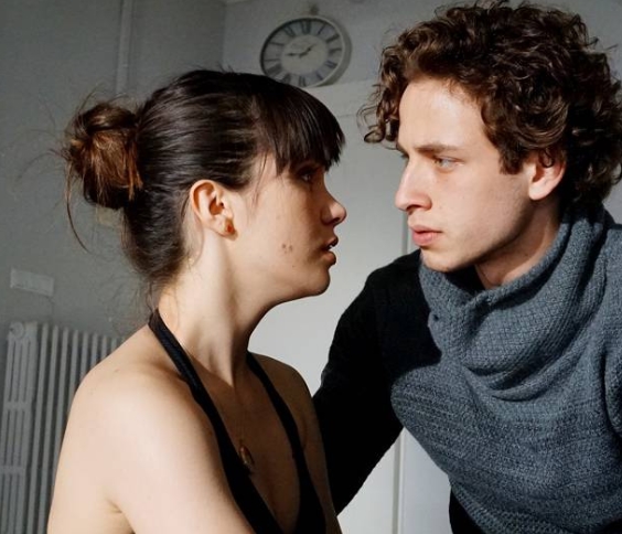 Qattiq jinsiy zoravonlik Biz er-xotinni jinsiy aloqa qilishga taklif qildik