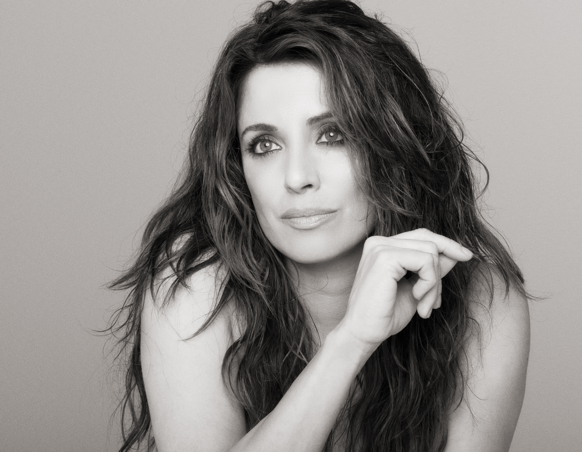 Qirolichadagi gumanoidlar serialidagi yalangoch aktrisa Qirolichadagi gumanoidlar serialidagi yalangoch aktrisa