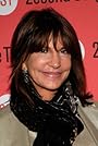 Mercedes Ruehl's primary photo Mercedes Ruehl's primary photo