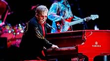 エルトン・ジョン The Red Piano DVD Amazon.com: The Red Piano DVD (2CD/DVD) : Elton John, Davey