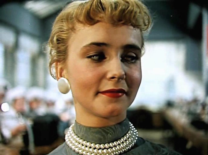 Dik suratidagi yosh ayol