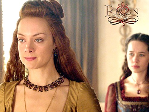 Anna Popplewell and Rachel Skarsten in Reign: Le Destin d'une reine (2013)
