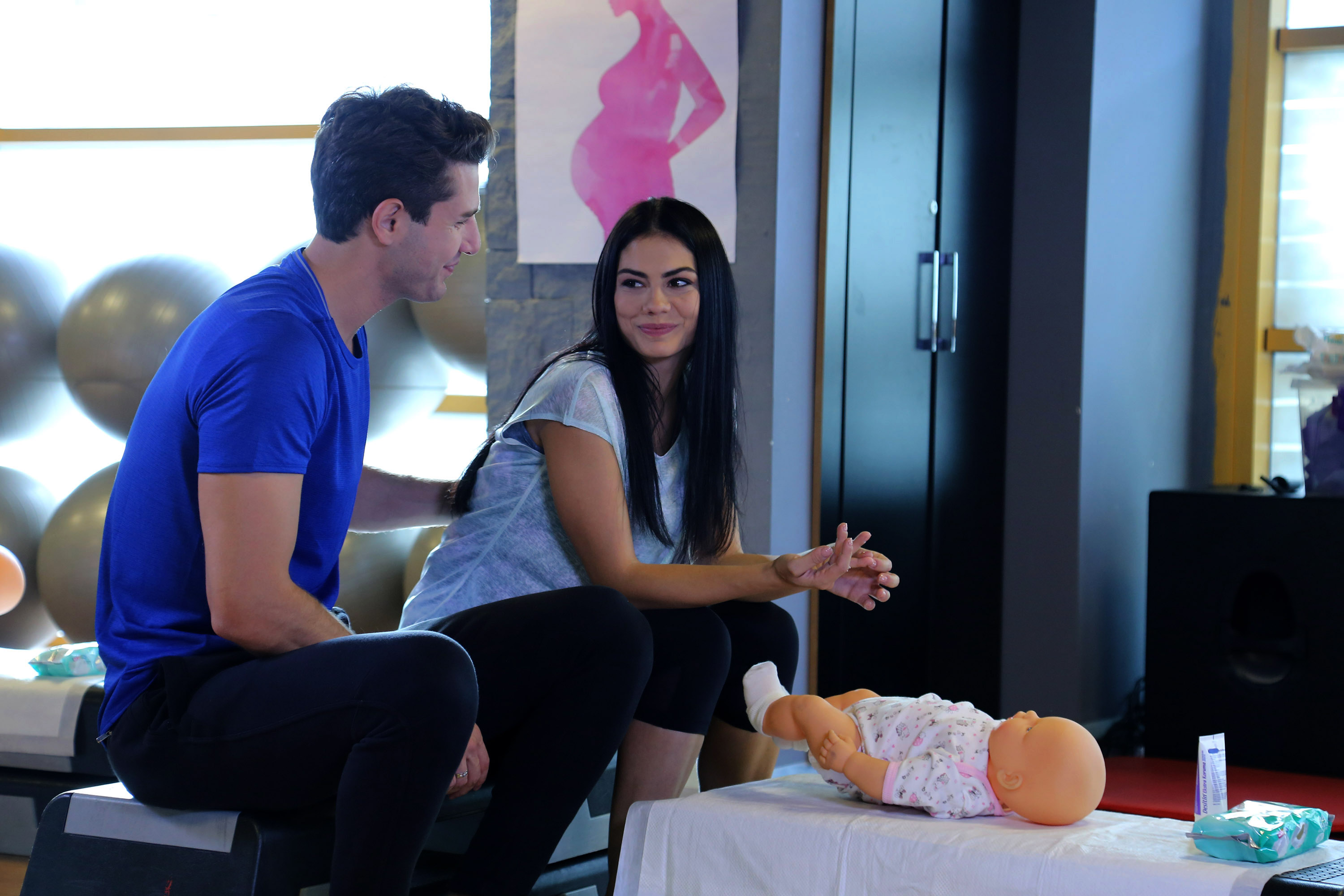 Номер 309 первая ночь онура и лале. Эмир номер 309. Фуркан палалы номер 309. Демет оздемир лале. Фелис номер 309.