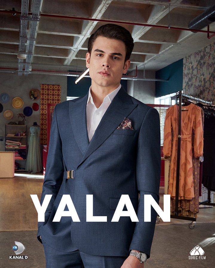 U boglangan va kozlari boglangan.