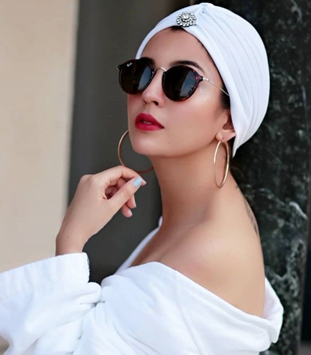 It uslubidagi fotosuratlardagi tola dumba Onlayn porno videolar