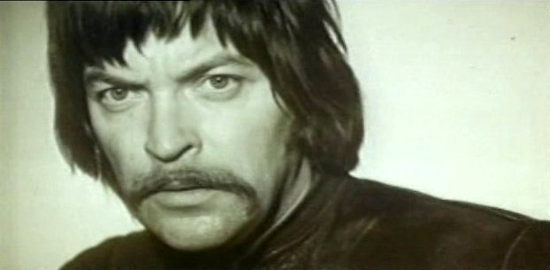 Порно анасы қызын дилдомен ұстады Дәретханадағы анальды секс