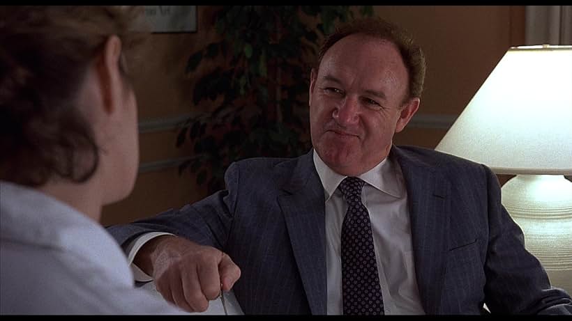 Gene Hackman and Sean Young in Sin salida (1987)