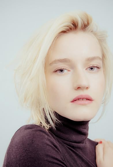 Primary photo for Julia Garner Primary photo for Julia Garner