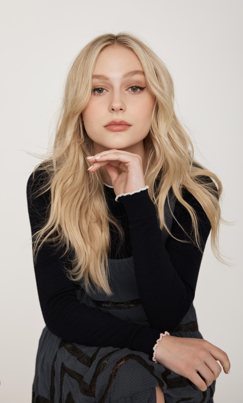 Alyvia Alyn Lind