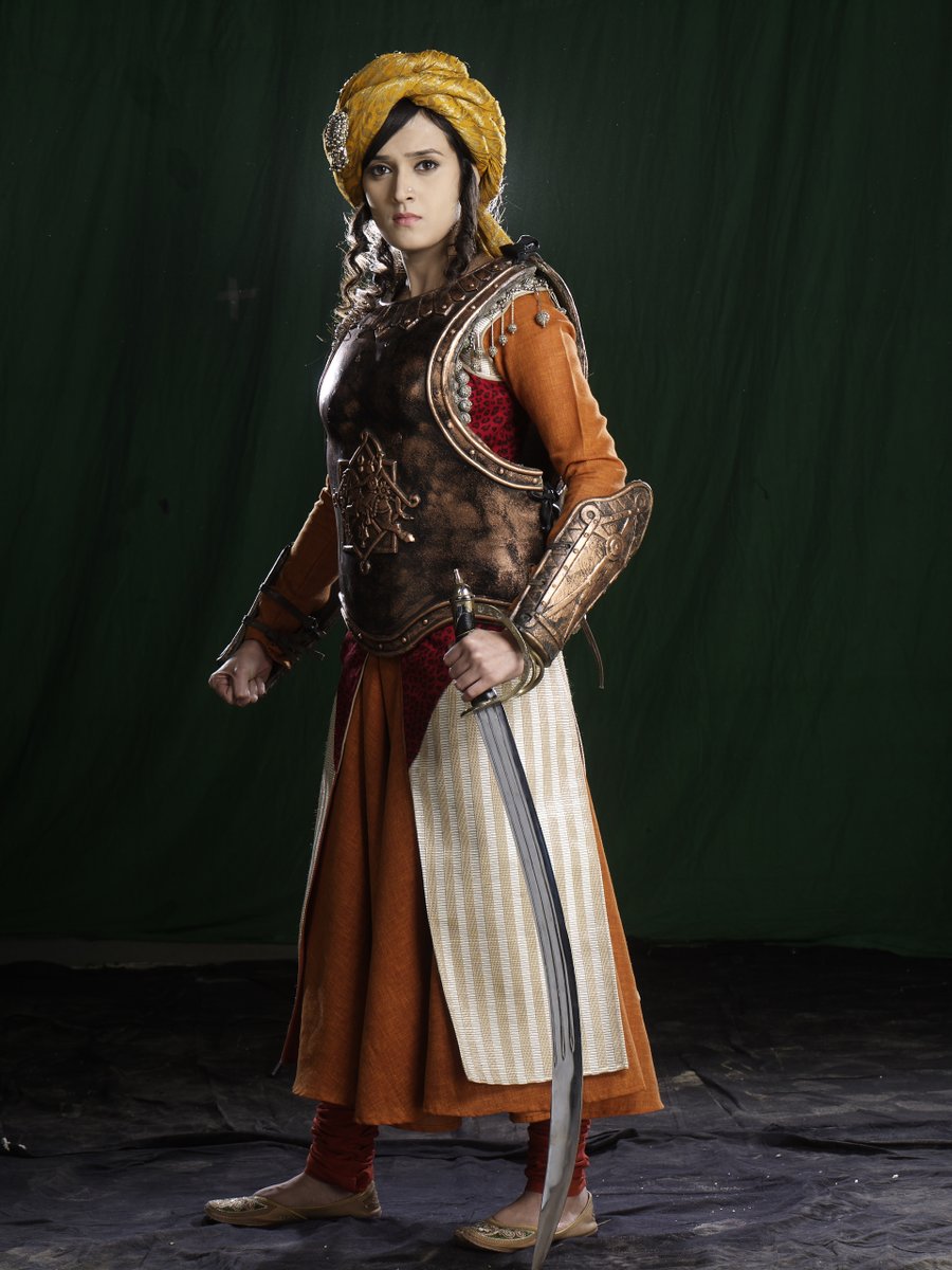 Uxlayotgan onaning katta dumbasi