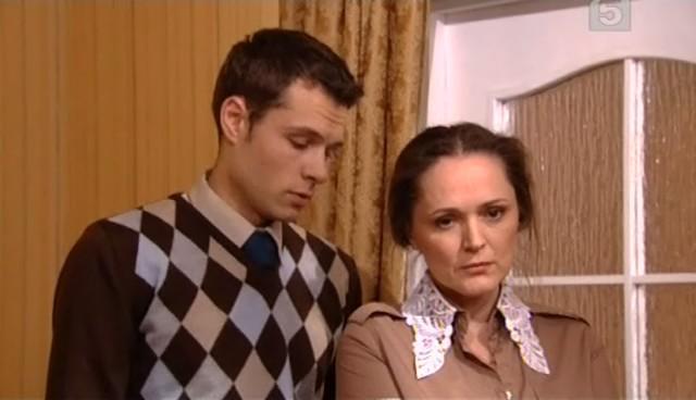 Rus jinsiy firibgarlik video Yalangoch qoshnimga qaradim