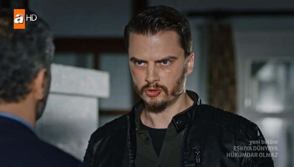 Yigit eskisini yaladi