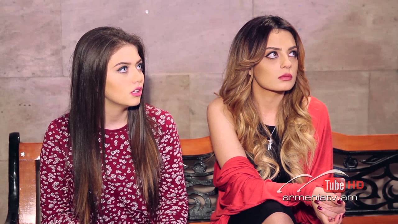 Porno filmlarda giyohvand bolgan ajoyib qizlar Divanda haqiqiy slutty nymphet bilan Crazy fisting