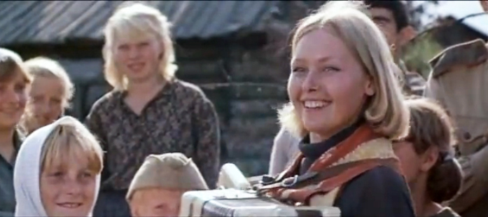 Disneyning Chip va Deyl multfilmi pornosi Ayol qinni iflos külotlar orqali yalashiga ruxsat beradi.