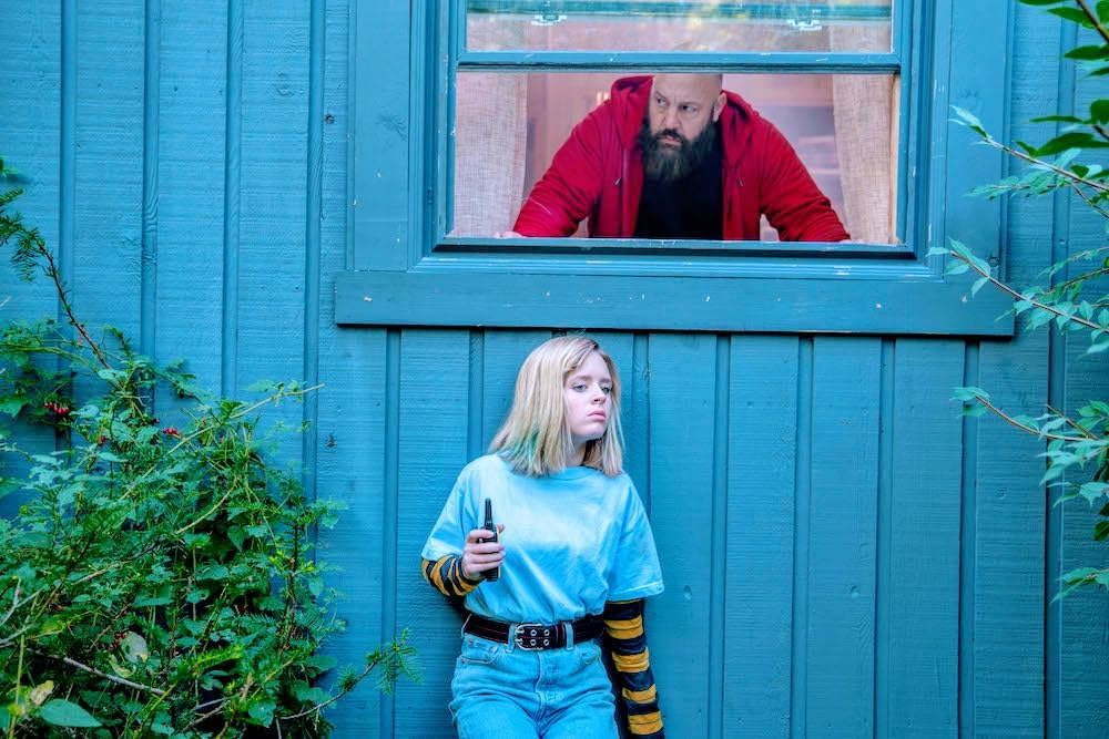 MV5BNzY1ZTM3NGEtY2MxOC00MjMzLW