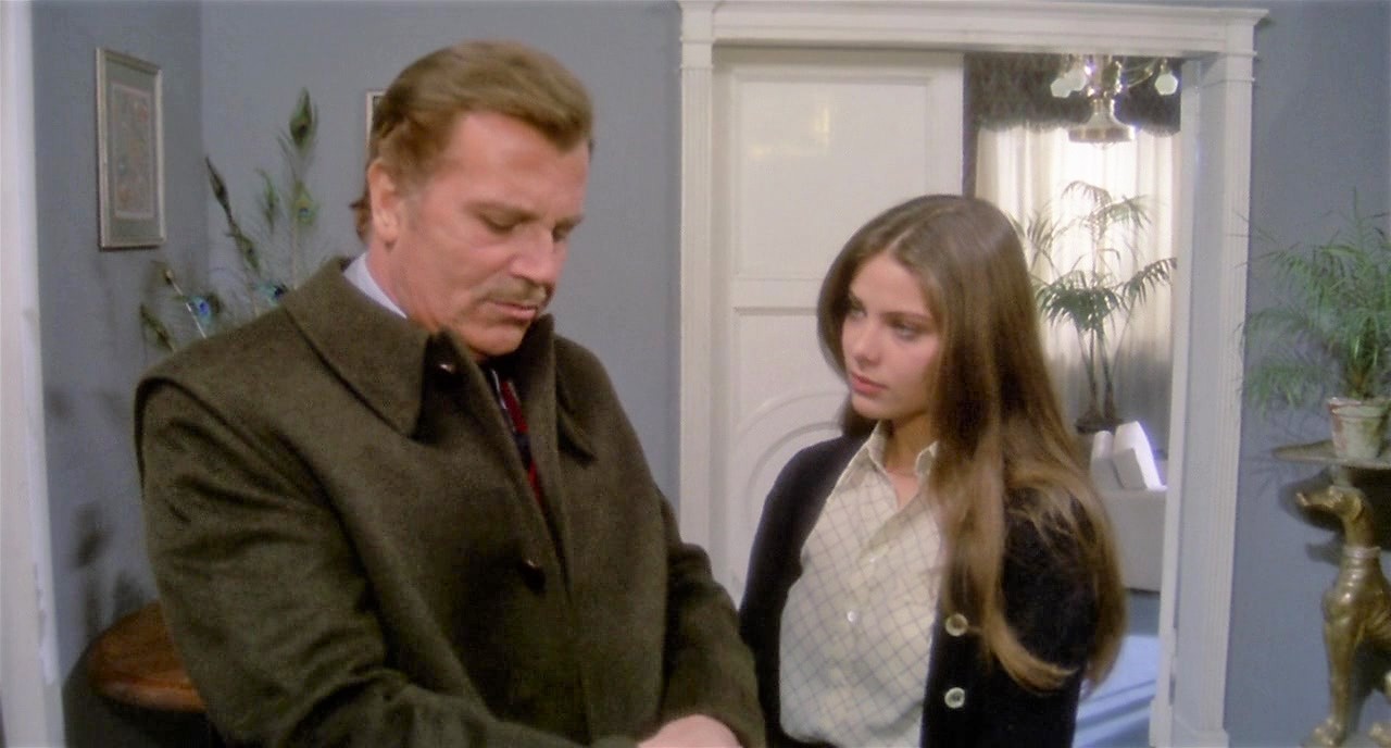 Katta sik Qattiq yubkada jinsiy aloqa