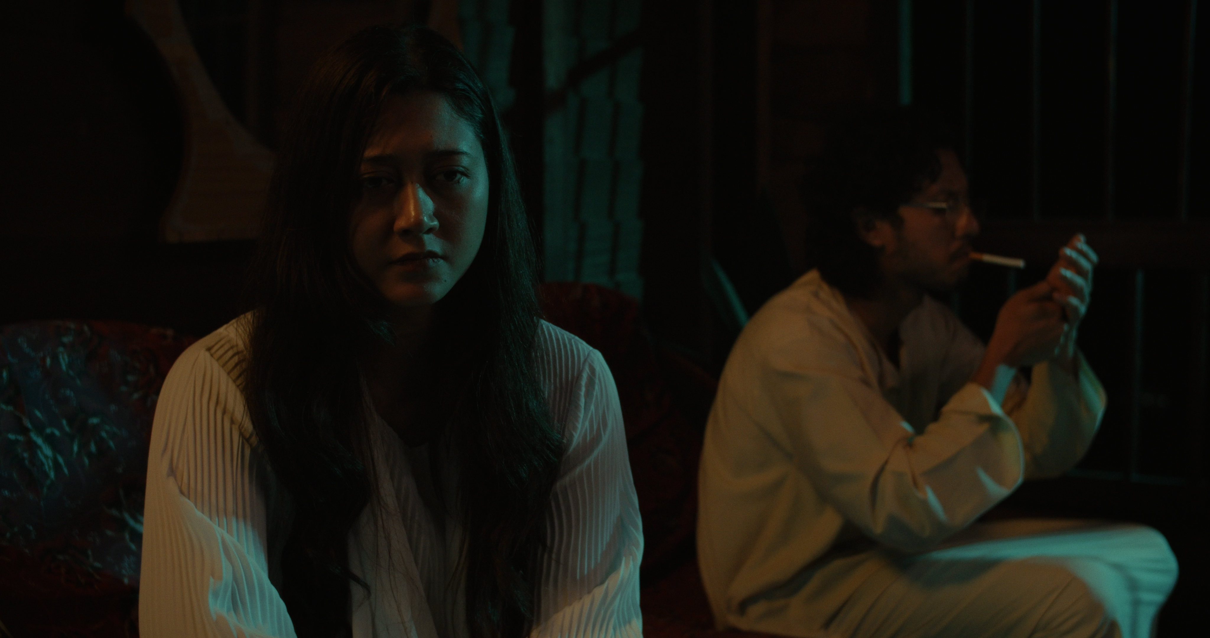 Videoda bakalavr ziyofati tasvirlangan. Videoda bakalavr ziyofati tasvirlangan.