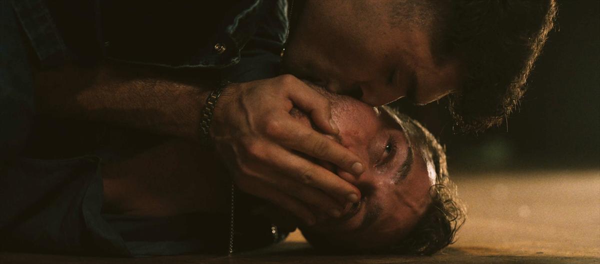 Lateks ichida transeksüel porno