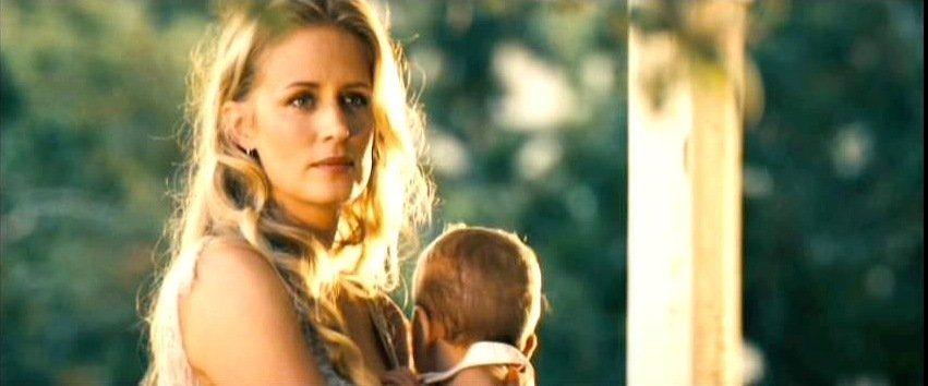 Qiz hojatxonaga kirib, onanizm qilishga qaror qildi. Chiroyli ayol bilan jinsiy aloqa