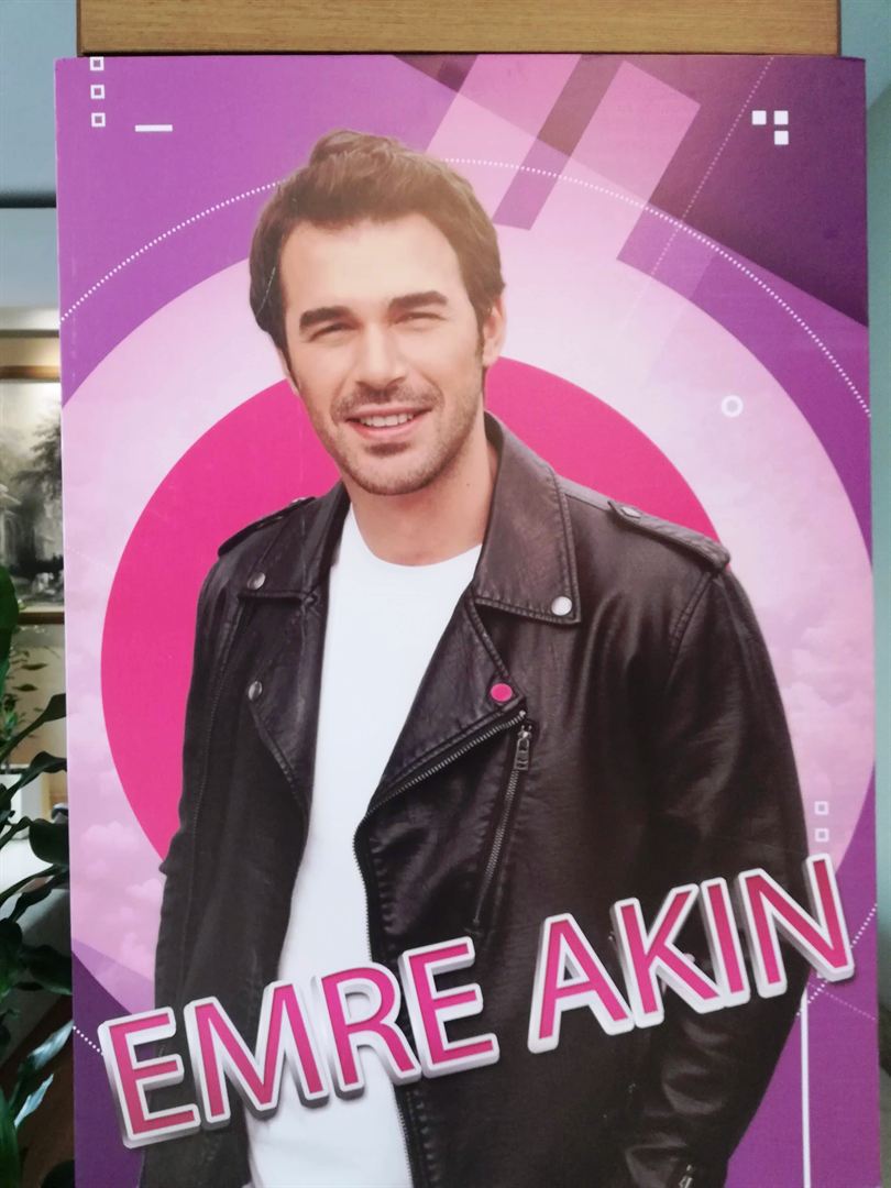 Silvia Lauren bilan porno video Ayollar hojatxonasida siyayotgan ayollarning porno voyeurizmi