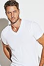 Justin Hartley's primary photo Justin Hartley's primary photo